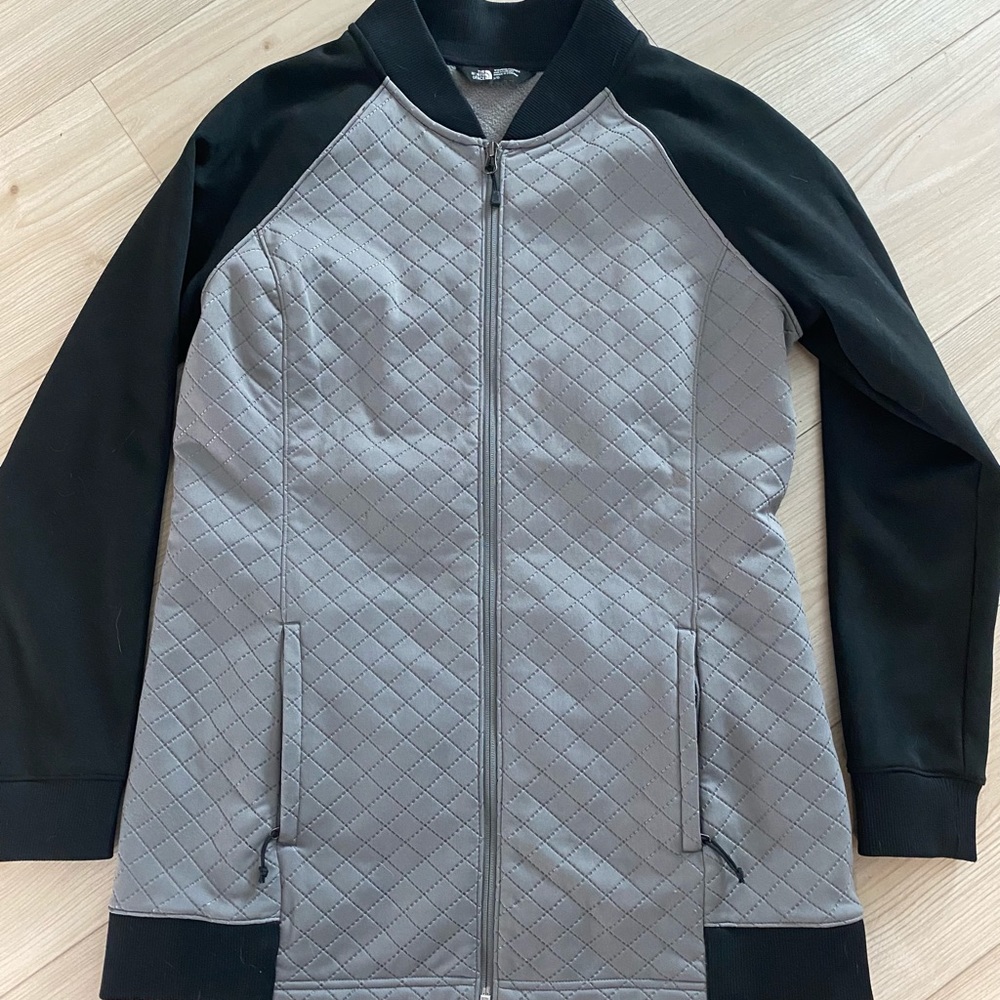 Women’s L North Face zip up fleece sweatshirt. Grey and black. Long length